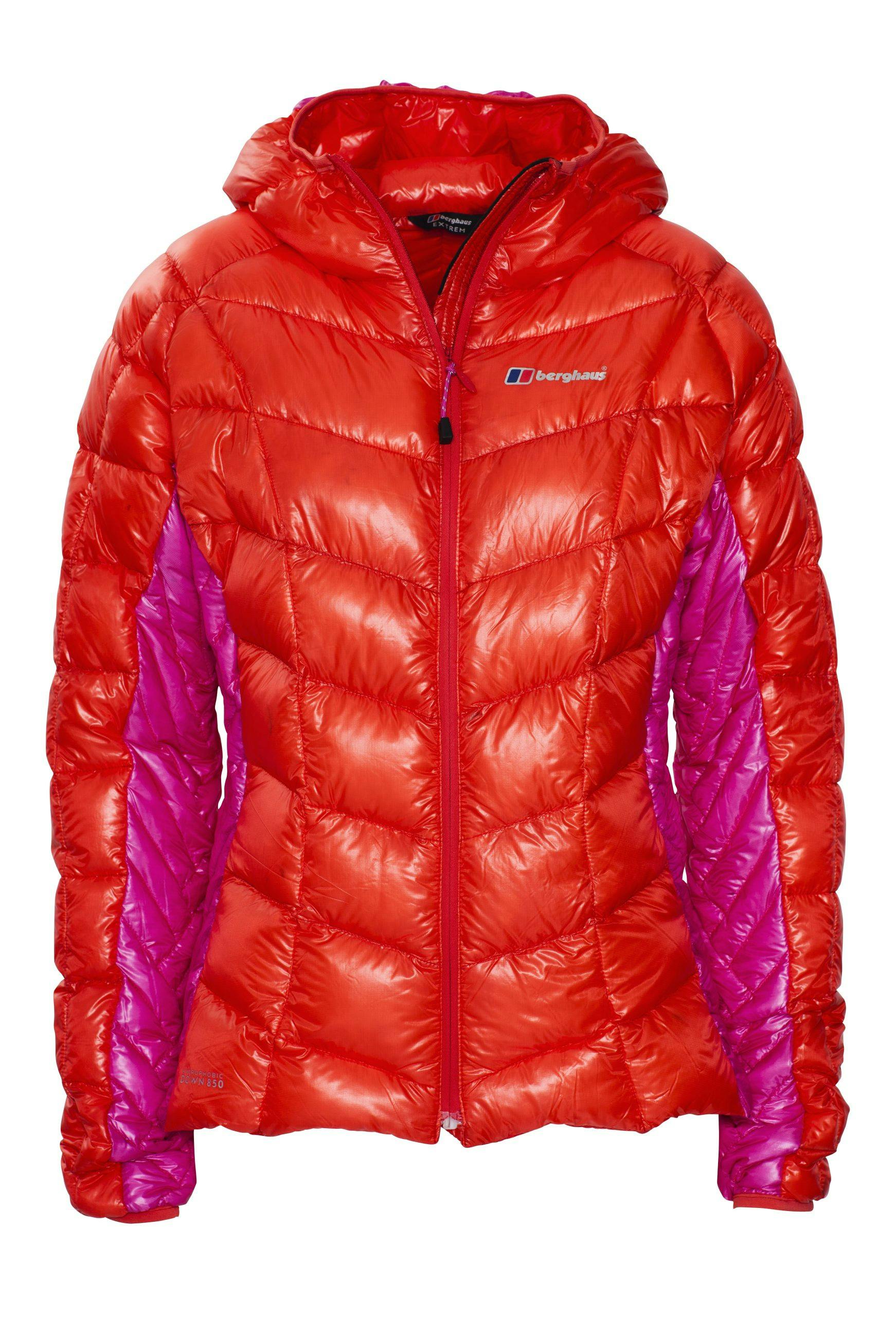 Rødrosa dunjakke fra Berghaus, kr 3999.